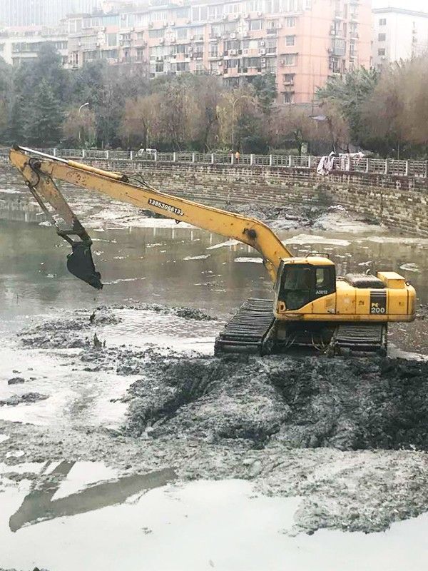 加長(zhǎng)臂水路兩用挖掘機(jī)